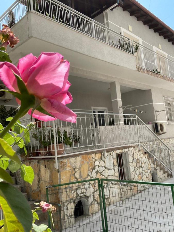 Large Apartment Vlore Exterior photo
