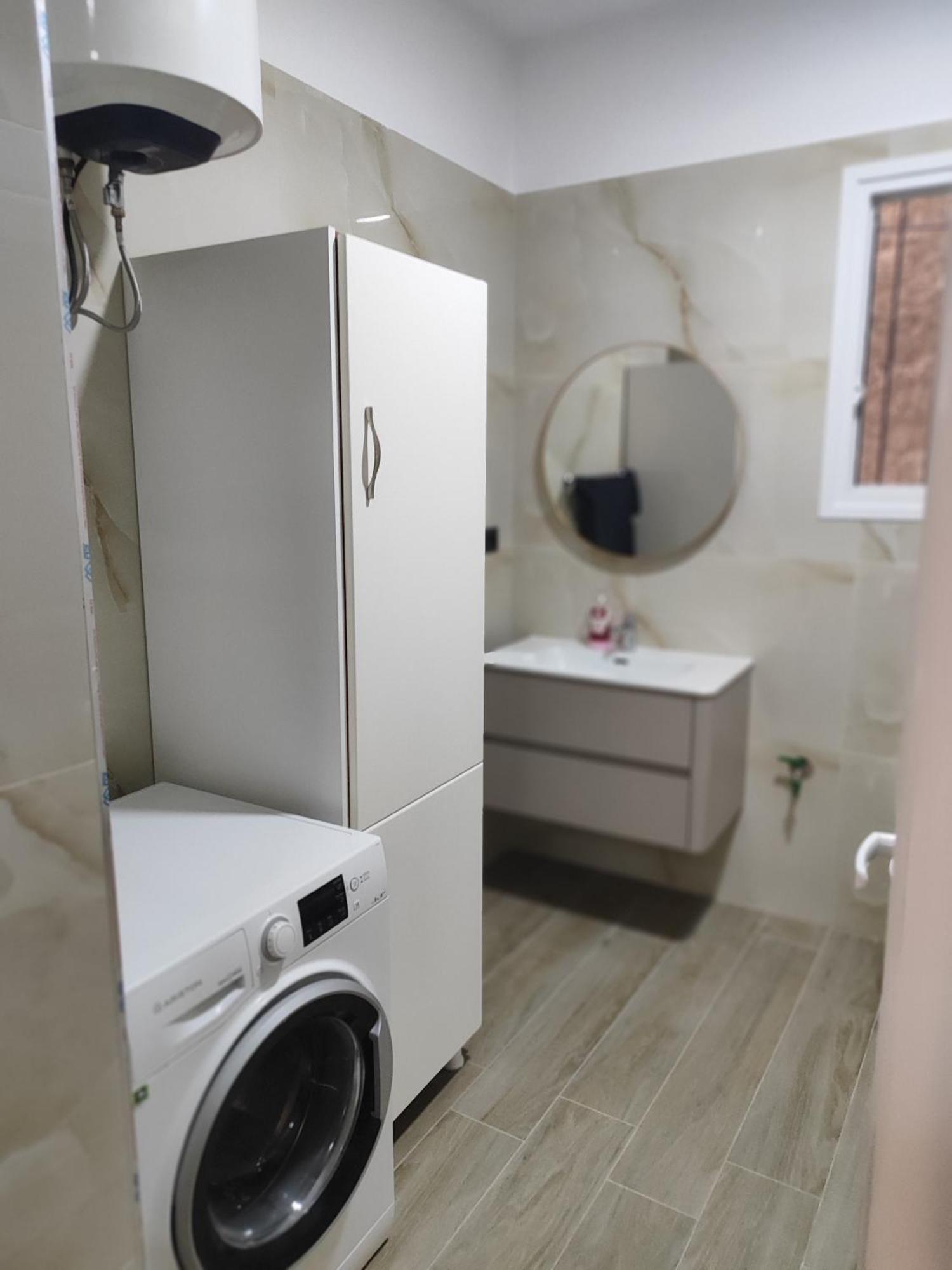 Large Apartment Vlore Exterior photo