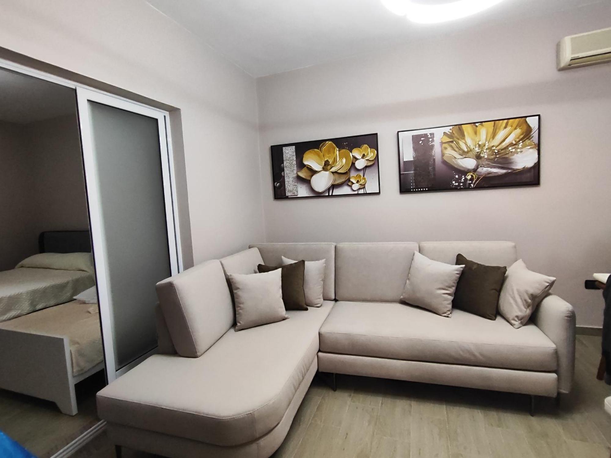 Large Apartment Vlore Exterior photo